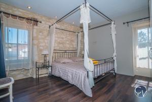 Maisons de vacances Maison en pierre avec piscine a Barjac, 16 personnes : photos des chambres