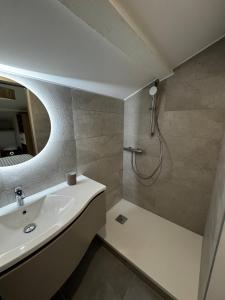 Maisons d'hotes Les Vignes 3 Chambres avec Salle de bain privative : Maison de Ville 3 Chambres