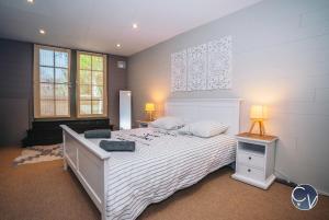 Maisons de vacances Maison en pierre avec piscine a Barjac, 16 personnes : photos des chambres