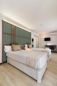 Junior Suite with Balcony room in Roisa Hostal Boutique