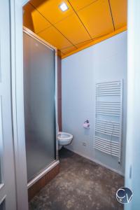 Maisons de vacances Maison en pierre avec piscine a Barjac, 16 personnes : photos des chambres