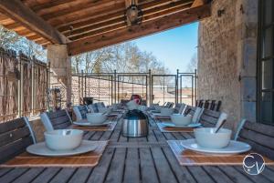 Maisons de vacances Maison en pierre avec piscine a Barjac, 16 personnes : photos des chambres