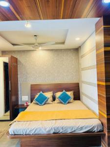 Siddharth Lake View Penthouse