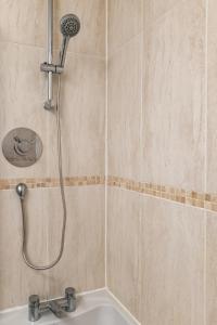 Queens Crescent - Stylish retreat and Tranquil