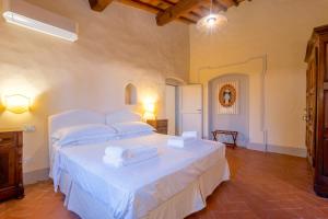 Deluxe One-Bedroom Apartment with Garden View