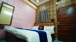 Tejas paying guest house & Restaurant