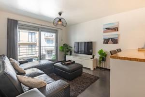 Perfectly situated 2BR apartment near the beach