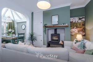 Beautiful 5 Bedroom House in Chester Centre Sleeps 12 by PureStay