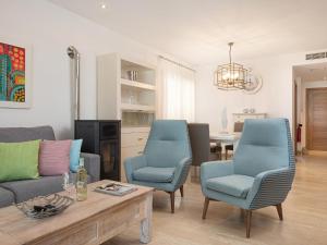 Exclusiva Villa Saturn en Primera Línea de Playa en Alcudia con Jacuzzi