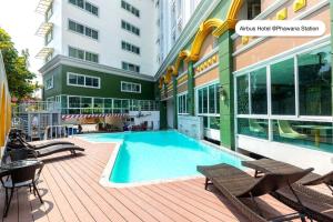 Airbus Hotel At Phawana Station