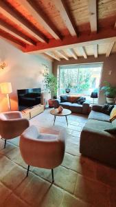 Maisons de vacances Charmante maison de ville en pierre avec piscine : photos des chambres