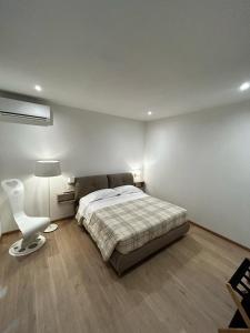 Little House Leonardo Airport