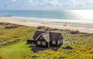 Three-Bedroom Holiday Home In Blavand - Blåvand
