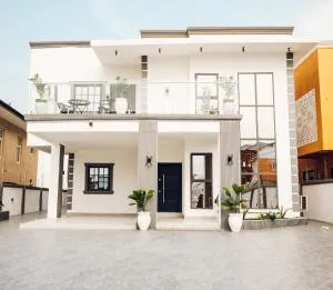 Artic Luxury Homes - Madina