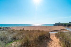 Maisons de vacances Le Nid Cotier - A 13min a pied de la Plage : photos des chambres
