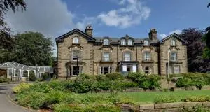 B/W Plus Buxton Lee Wood Hotel - Birch Vale