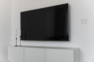 Prime 2BR Near Marina Mall & Tram