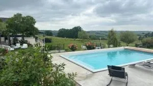 Villa spacieuse avec piscine à Sainte-Croix-du-Mont - Preignac