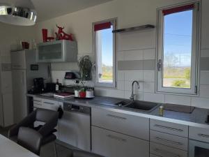 Villa spacieuse avec piscine au milieu des vignes
