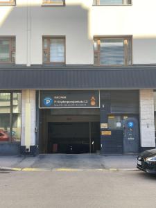 Luxury 2BDR Apartment in Center with Free Parking