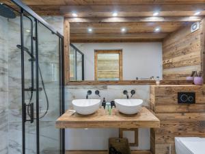 Chalet de luxe avec espace bien-être, 5 chambres ensuite, cinéma, proche Megève - FR-1-569-81