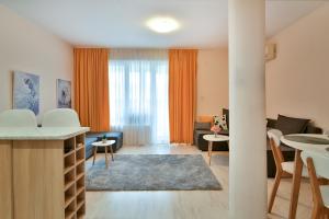 Central Paradise - free parking