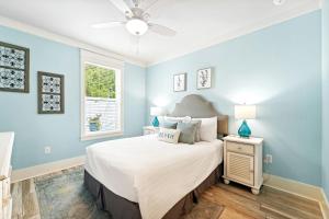 Bubbles By The Sea With Low-Speed Vehicle