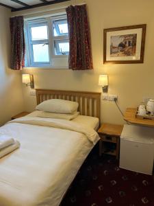 Standard Double Room room in Oakwood Bed and Breakfast Heathrow