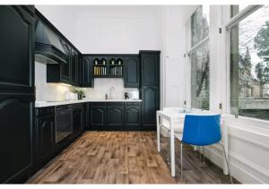 JOIVY Elegant New Town Flat near Princes Street