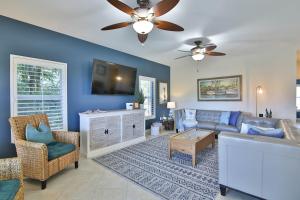Luxury Waterfront Home With A Heated Pool And Spa!