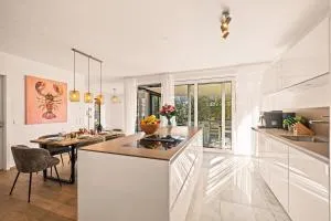 STAYS Werft - Luxus in erster Seereihe - Tunau