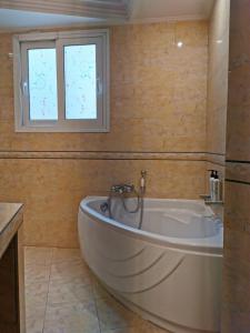 Temple of Zeus 3BD Apartment