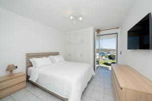 Elegant Coastal Retreat, Jacuzzi and Sea Views By KB Hospitality