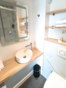 Hotels Hotel Le Goelo - Port de Paimpol : Chambre Double Confort avec Vue sur le Port