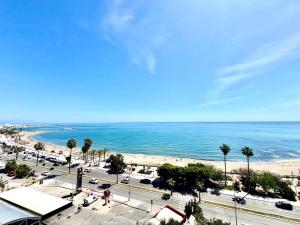 Large Deluxe Front Sea View Apartment Benalbeach