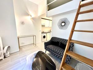 City Center Studio - 1 min Train Station & Main Street