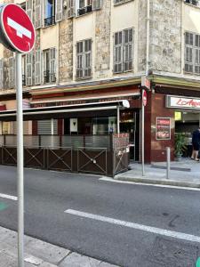 City Center Studio - 1 min Train Station & Main Street