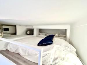 City Center Studio - 1 min Train Station & Main Street