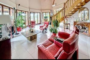 Villas Maison Standing 260M2 Veranda Piscine Jardin 2700M2 Vue campagne : photos des chambres
