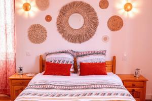 Maisons de vacances Au Paradis Des Anges maison de village climatise avec jardin : photos des chambres