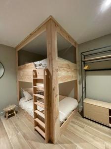 Appartements GRAND COSY 10-12 pers Ax Thermes Centre Terrasse Parking : photos des chambres