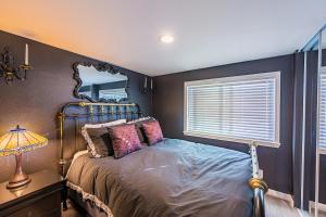 Rainforest Tiny Home Retreat Twilight Edition #23