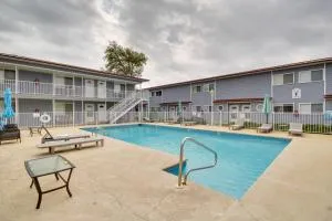 Near Beach and Casinos Biloxi Condo with Pool Access - Cedar Lake