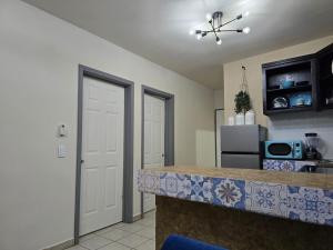 Blue House - Sleeps 5 - Near Hermosa Beach