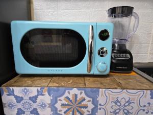 Blue House - Sleeps 5 - Near Hermosa Beach