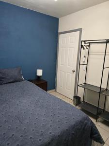 Blue House - Sleeps 5 - Near Hermosa Beach