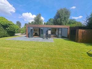 Chalet met privé tuin & hottub Zeeland VP064