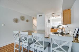 Less Than Half Mi to Gulf Biloxi Condo with Patio!