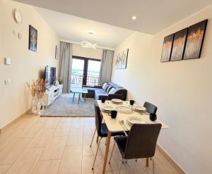Luxury hotel apartment 2rooms with triple sea view