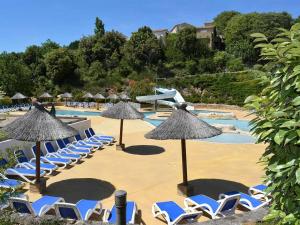 Maison Duplex avec Terrasse, 2 Chambres, Piscines et Parking - FR-1-382-19